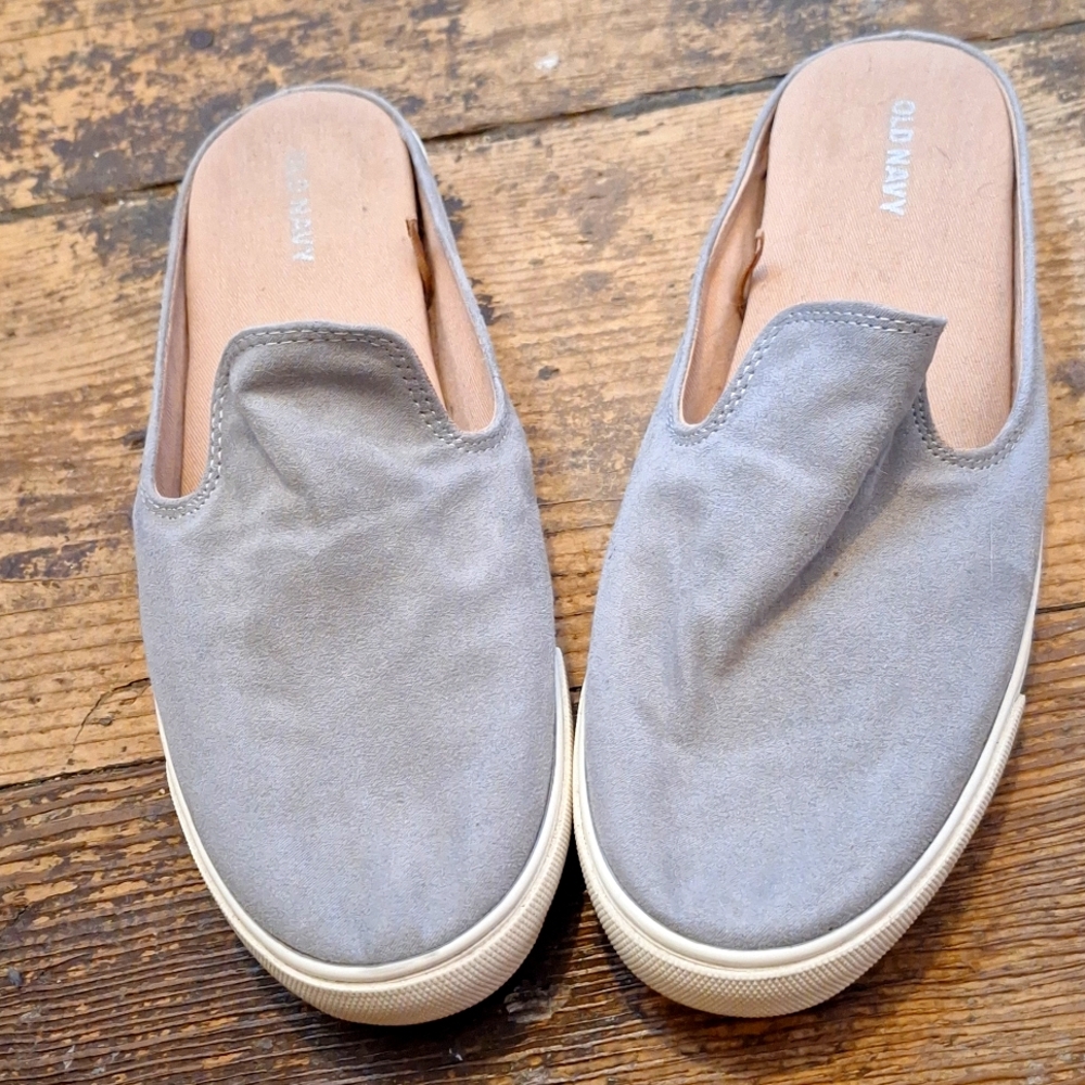 Old Navy - Size 9 Slip On Shoe